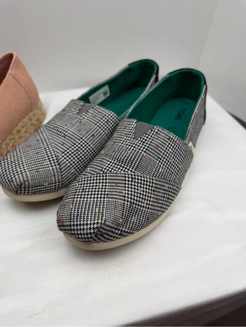 Toms pair women
